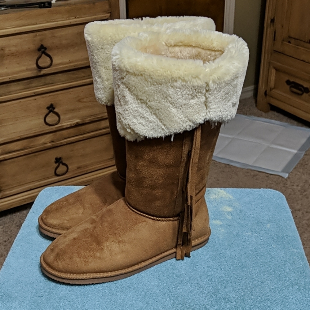 LAMO suede with fur lined boots